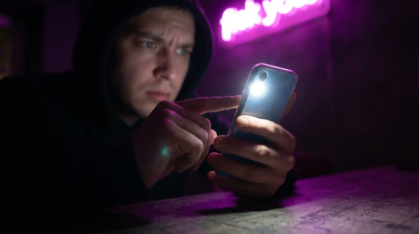 Does Tinder Notify Screenshots? (2026 Answer)